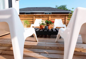 An outdoor living space with a DIY pallet table and chairs.